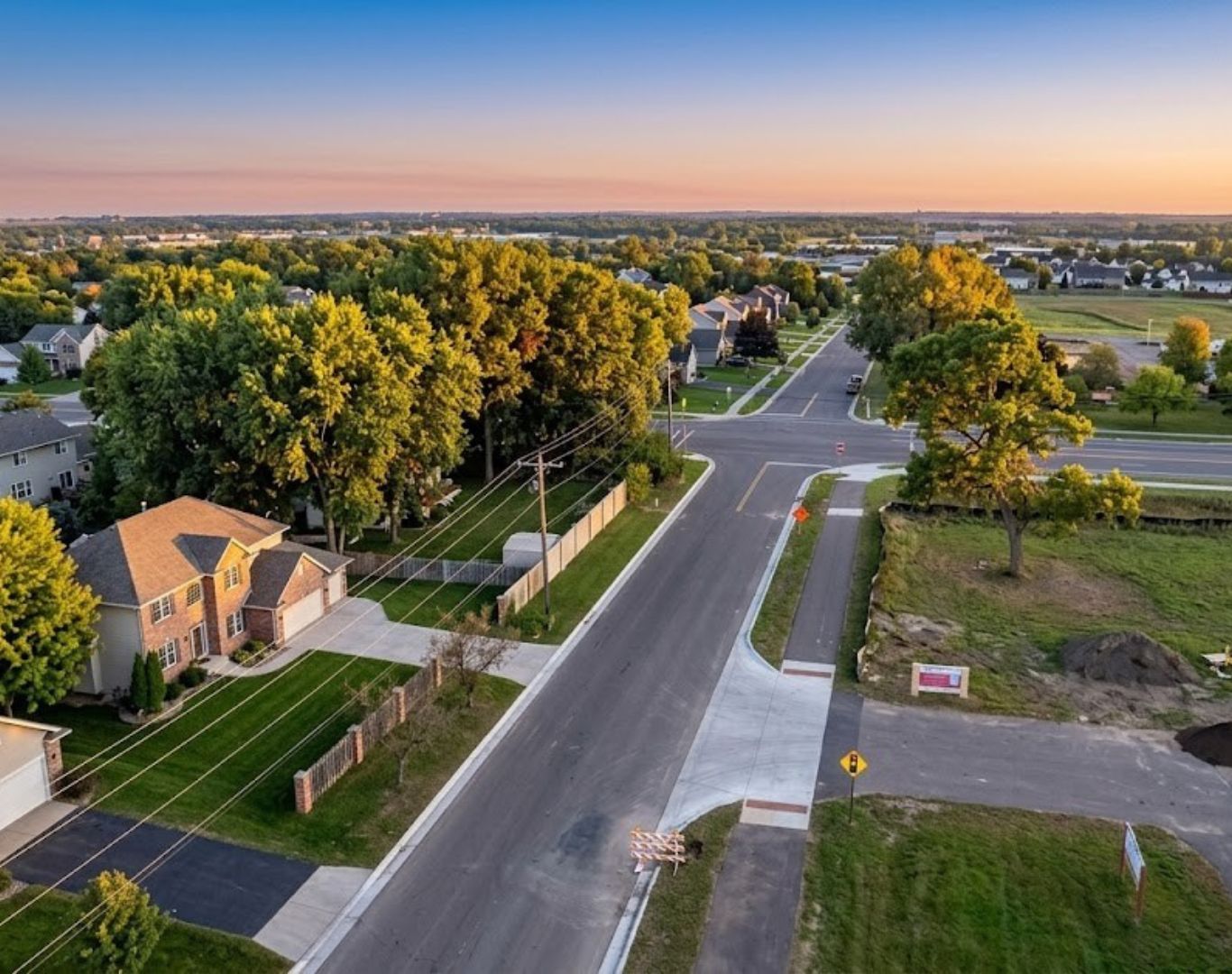 1823 Queens Dr, Woodbury, MN
